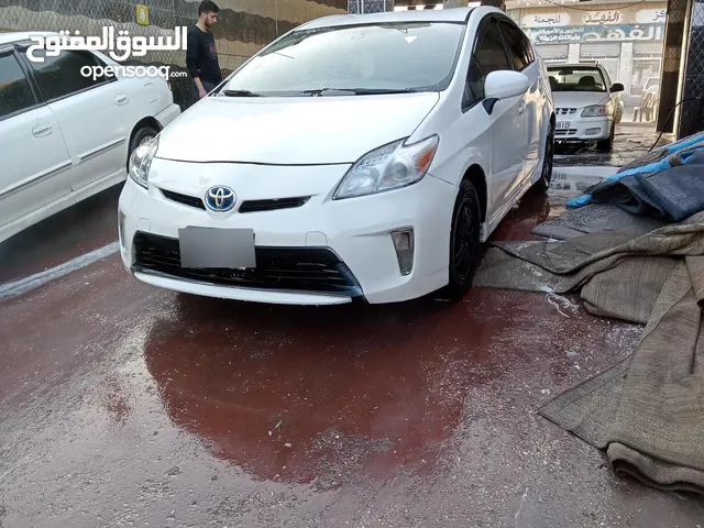 تويوتا بريوس 2015 القصه العاديه فل ما عدا الفتحه فحص 3جيد و1 قصعه مش مضروب يعني باعتبار 4جيد