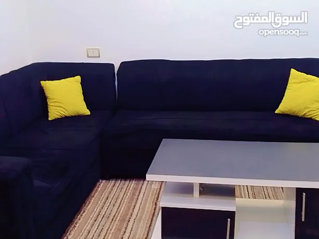 اثاث مستعمل طقم كنب + طاوله+ سجاده 4/5