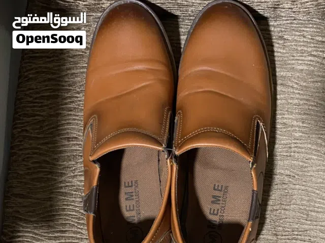 حذاء جديد مقاس 42