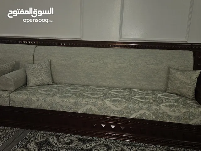جلسة راقيه و بحالة جيدة جدا كما في الصور والفيديو