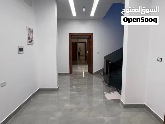 فيلا للبيع  دورين خليجي في مشتل شارع مصنع النجمه تشطيب حديت قريبه جدا من ألرئيس