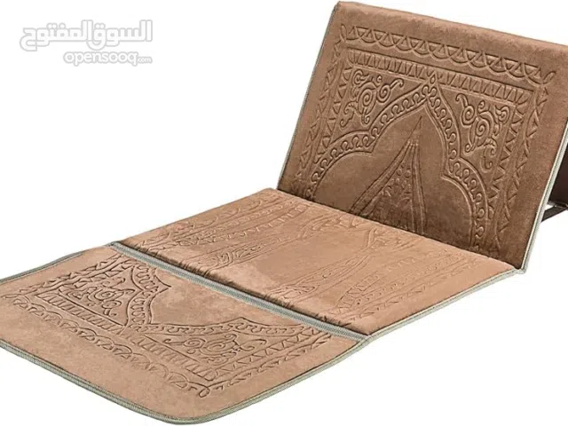 سجادة صلاة قابلة للطي مع مسند ظهر مريح حل عملي لكل من يبحث عن راحة أكبر أثناء الصلاة