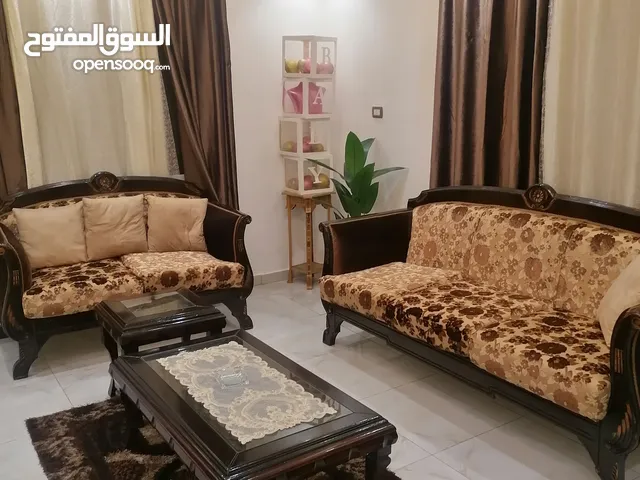 طقم كنب خشب زان نضيف ومرتب بحاله جيده جدا للبيع بغرض التجديد