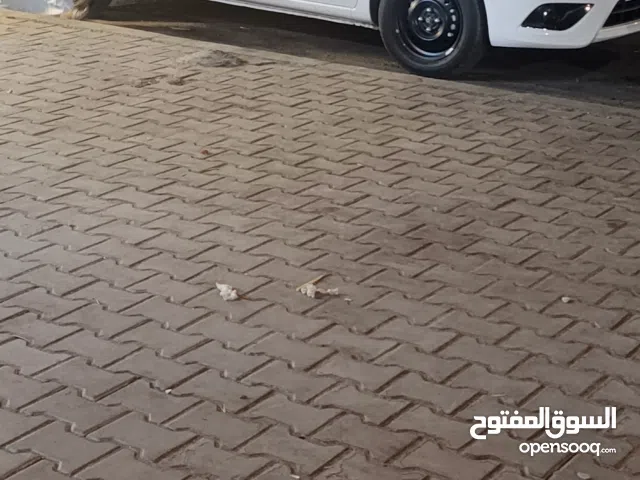 Sedan Nissan in Basra