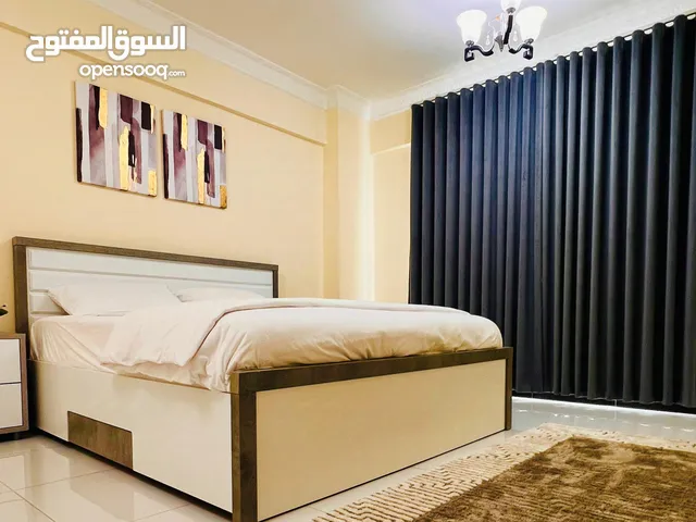 شقة VIP في المعبيلة الجنوبية شارع مسقط مول أول خط من شارع النزهه منطقة محاطة بالخدمات