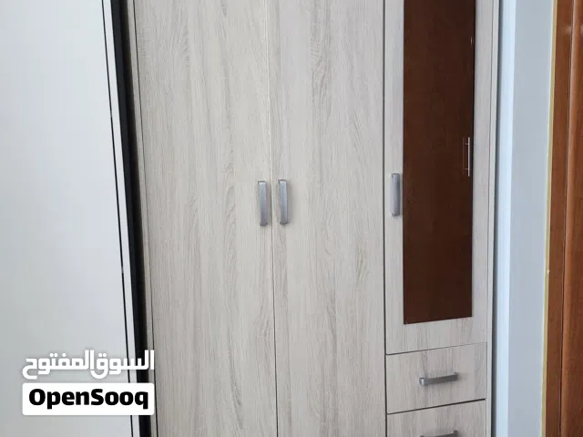 bedroom wardrobe خزانة ملابس