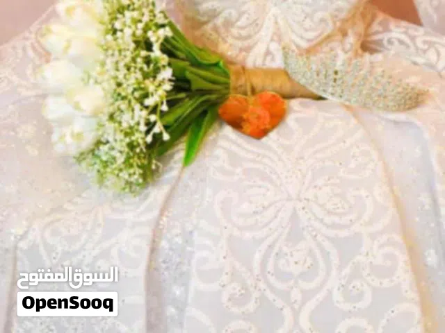 بدلة زفاف مع توابعها برنص وطرحه + بدلة خطبه