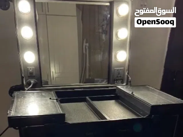 شنطة ترولي منظمة للمكياج بحالته الجديدة