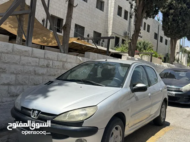 بيجو 2004 بحاله ممتازه بسعر مغري توماتيك ترخيص سنه كامله لا تحتاج لاي شيء نهائيا دهان جديد