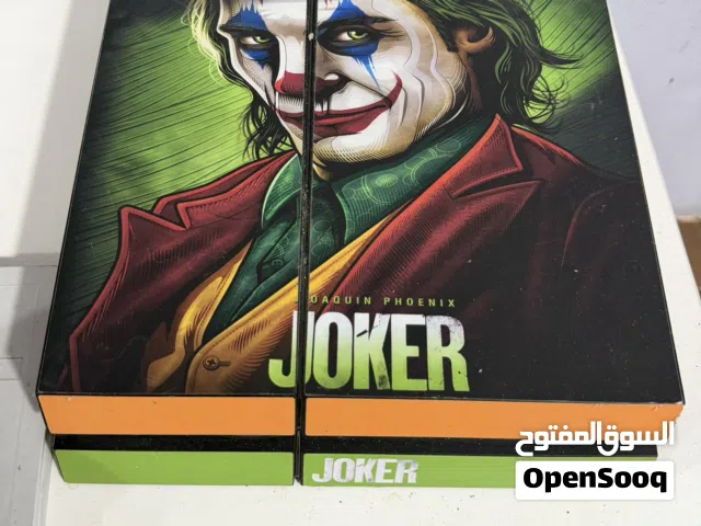 للبيع PS4 نضيفة جداً استعمال خفيف  مع 8 سيديات  السعر 60 قابل للتفاوض بلمعقول
