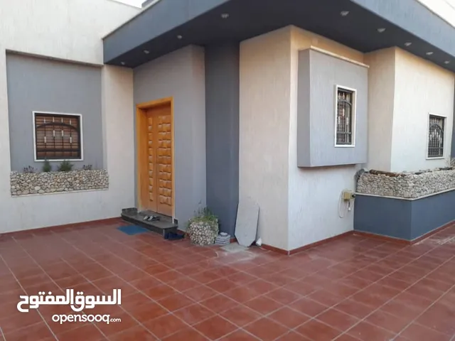 160 m2 4 Bedrooms Villa for Sale in Tripoli Souq Al-Juma'a