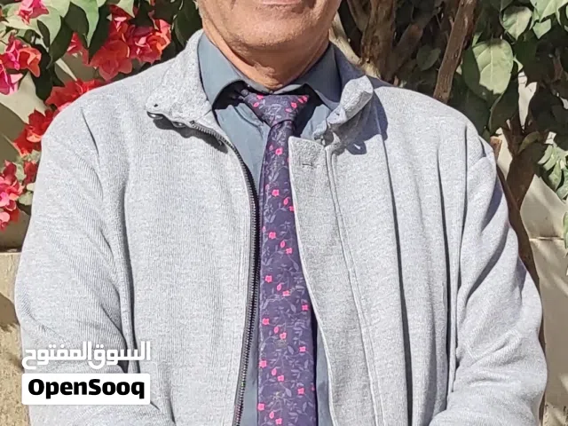 تقديم دورات التطوير الذاتي والمهارات اللازمة للدخول اسوق العمل