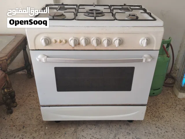 للبيع فرن غاز 5 شعلات بحالة جيدة  فرن غاز أرضي عملي ومتين، مناسب للاستخدام المنزلي.