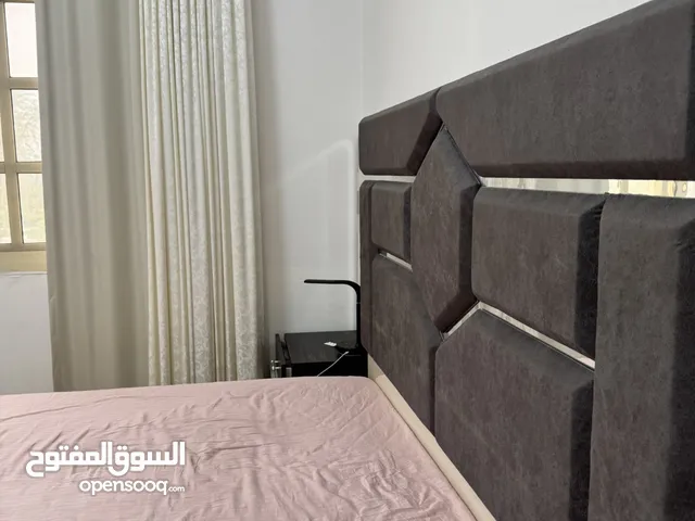 غرفه نوم وسفره طاعم للبيع استخدام نظيف جدا 4 اشهر فقط