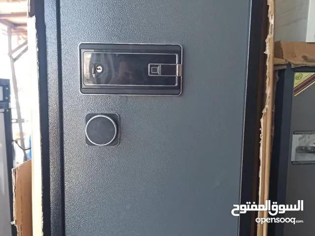 خزنات ديجتال جميع المقاسات متوفره تشتغل بثلاثه انضمه بصمه وكلمه سر ومفتاح