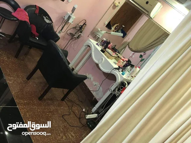 بضاعة كوافير للبيع بسعر جملة وبسعر جيد