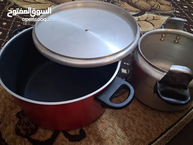 طنجرة تيفال حجم كبير وطنجرة ضغط ( أصليات ) إستخدام فقط مرتين لعرسان استخدام مرتين فعليا"