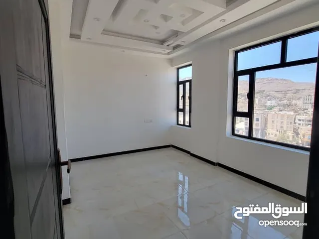 130 m2 5 Bedrooms Apartments for Sale in Sana'a Bayt Baws