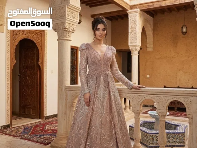فستان سهرة جديد للبيع مقاس 38 بسعر 1200 دينار قابل للنقاش يمكن الدفع كاش او تحويل او بطاقه مصرفيه