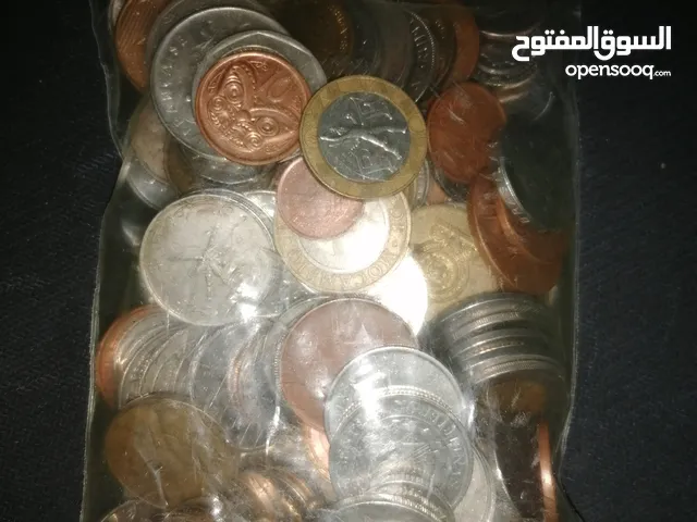 عملات معدنية من مختلف الدول