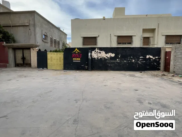 فيلا للإيجار الحدائق تصلح لاي نشاط تجاري ولا سكني