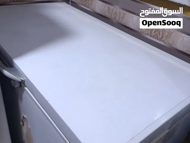 مجمدة جديده استعمال قليل اي عطل واي غاز مامبدل بيها ولا اي خسف ولا شخط كلش نظيفه وعمليه وقويه