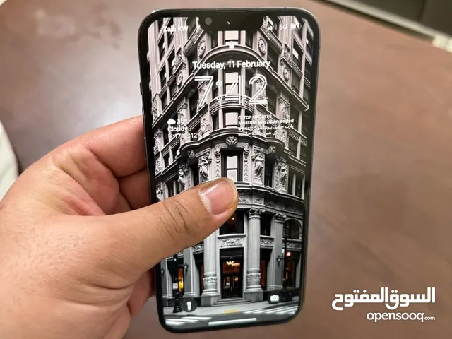 بحاله ممتازه اللون الازرق iPhone 13 pro max 256 مع الكرتونه