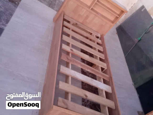 تخت وكومادينة شبه جديد لاتيه 35 خزانة اربع ضرف لاتيه 22  البيع بالقطعة 40 موقع عمان