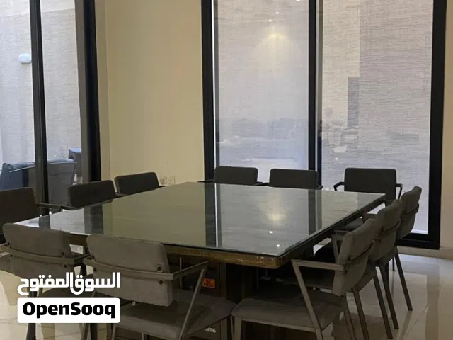 طاولة طعام خشب