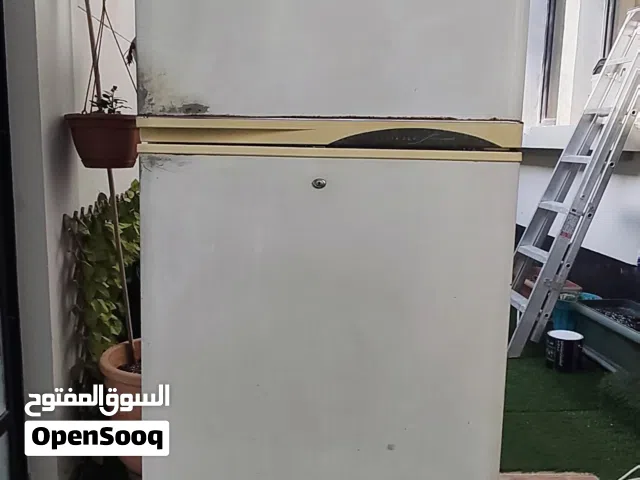 للبيع ثلاجة بحالة جيدة جدا، باردة