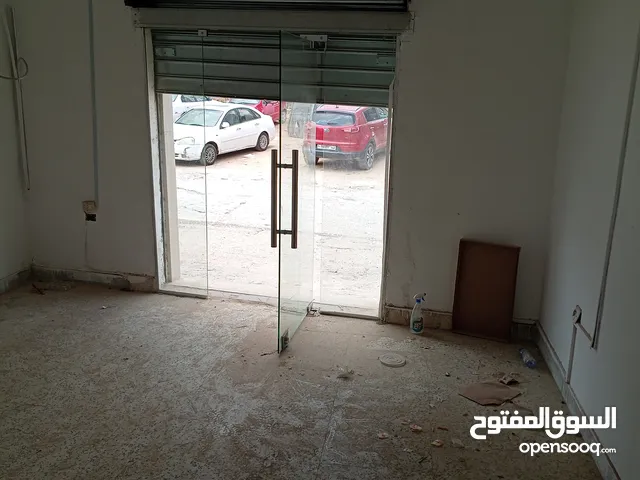 باب زجاج محل وسرانتي وعدد 2 خزان 1000 ل