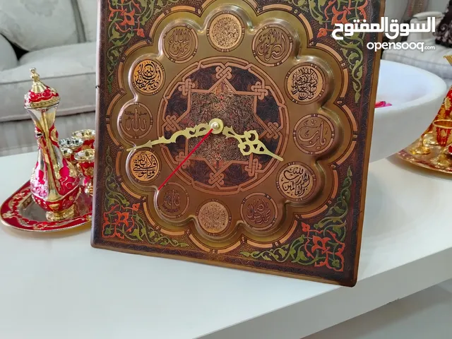 ساعة حائط نحاسية مصرية بخط عربي يدوي الصنع من إنتاج الشامي