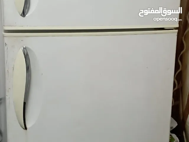 ثلاجة وغسالة وفرن بحالة ممتازة ..مع إمكانية كل منها على حدا