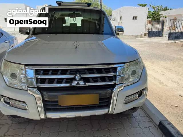 2014 ميتسوبيشي باجيرو GLS