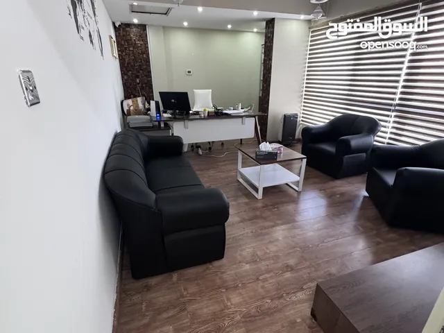 مكتب للبيع في الخاادية