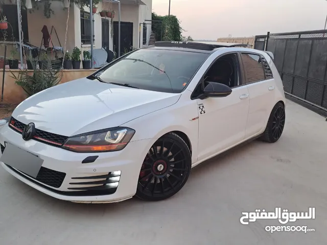 بسبب السفر المستعجل جولف 2015 جي تي اي  جدددديده بمعنى الكلمه فل فل اضافات بسعر ممتاز وتنازل مباشر