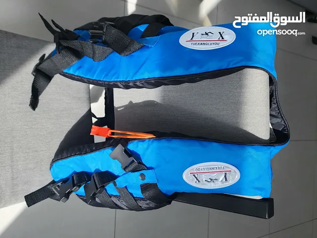 Kids Life Jacket in perfect condition ,easy to use. Blue color