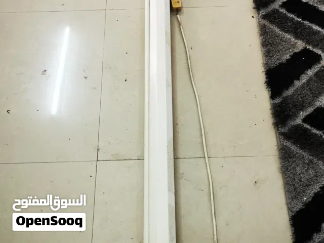 شاشة كهربائية للبروجكتور