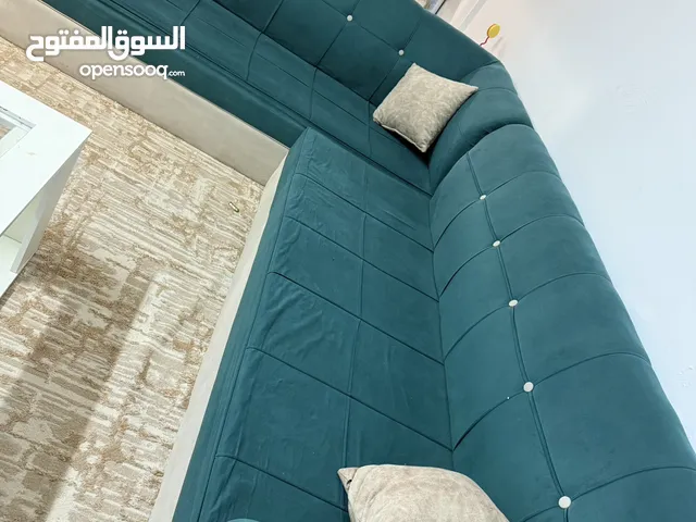 كورنر للبيع استعمال خفيف جدا بحالة جيدة بحاجة الي رجلين فقط لاني شلتهم