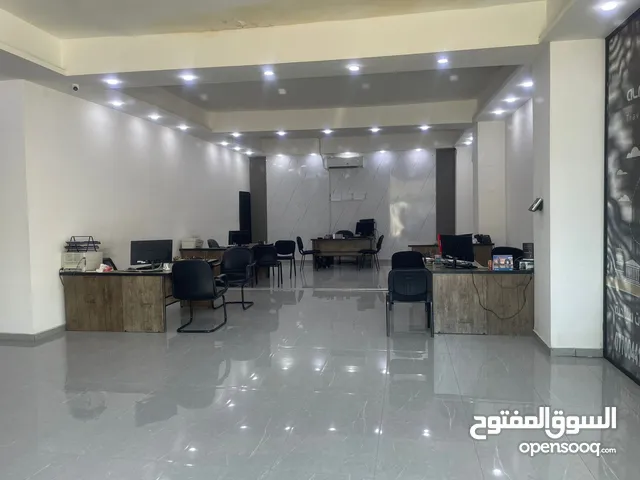 مكتب جاهز ومؤثث