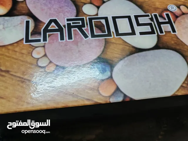 نعال لاروش جديد مقاس 44 ونعال تميمية مقاس 45 نعال تميمية بدون كارتون غير مستعمله الاثنين ب 25 ريال