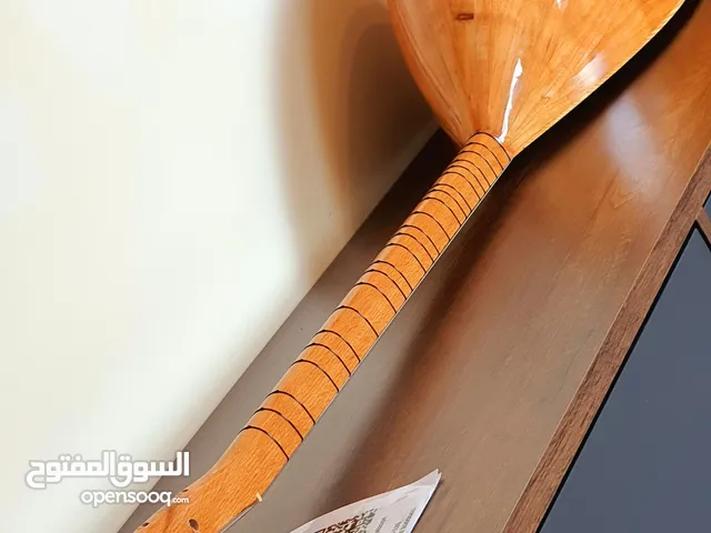 ساز صناعة تركية وتم شرائه من طرابزون جديد وغير مستخدم وصوت نقي ورخيم للبدل مع آلة عود
