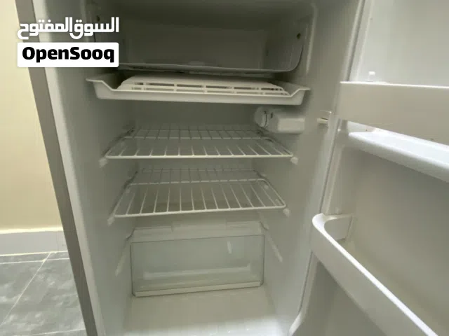 ثلاجه شبه جديده