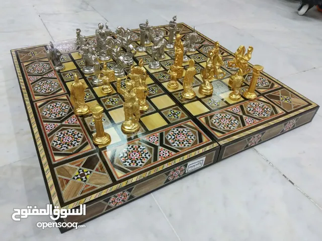 شطرنج مع طاولة زهر  واحجار الطاولة والشطرنج معا