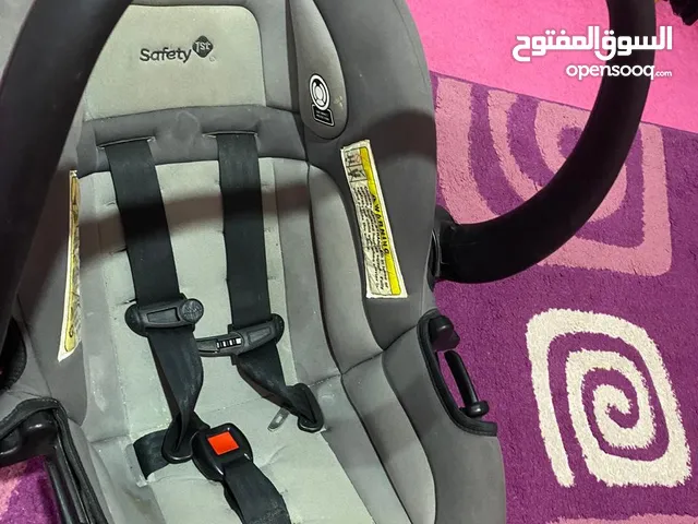 كرسي هزاز متحرك مع قشاط أمان للطفل  استخدام بسيط ماركة معروفة 15 دينار