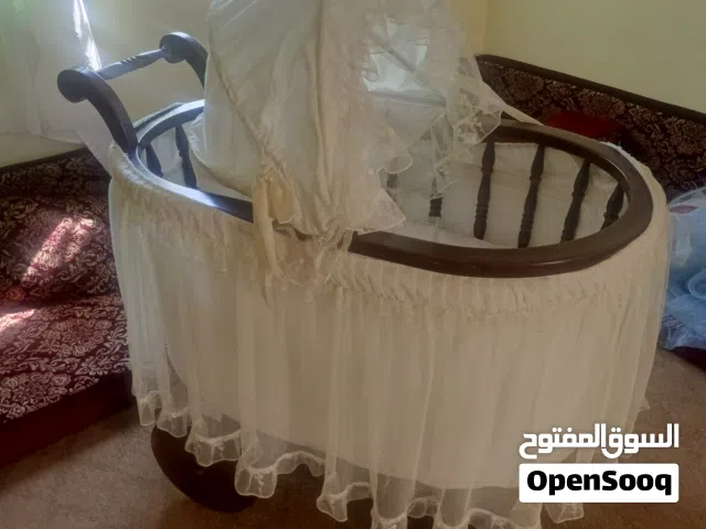 سرير أطفال خشب استعمل شهرين