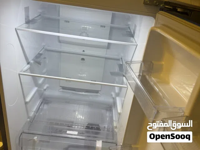ثلاجه ال جي استخدام بسيط جدا مازالت اغلب الملصقات موجوده عليها