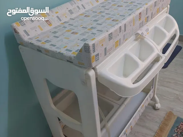 مسبح اطفال حديثي الولادة