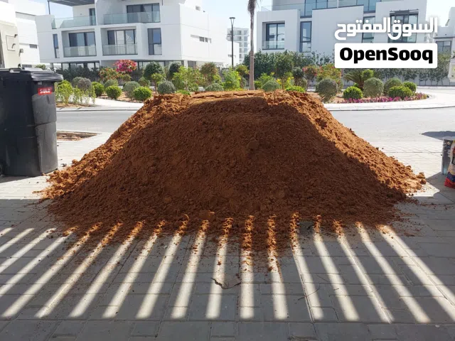 بيع مواد البناء: الرمل والطوب الأسمنتي