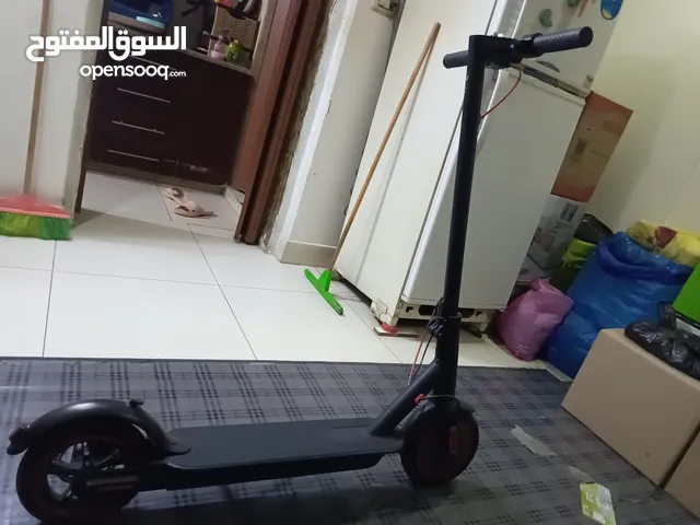 سكوتر كهرباء شاومي الاصلي ما في عيب بالسكوتر نظيف جدا سرعته 30 بيمشي 45 كيلو متر بالشحنه الموتور جو